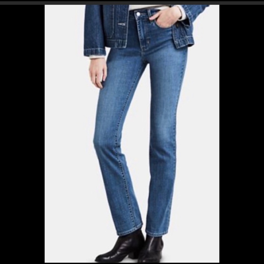 Levi’s 724 High Rise Straight Leg Women’s Jeans